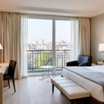 découvrez le bellune, hôtel 4 étoiles raffiné situé au cœur du 15ᵉ arrondissement de paris, où l’art de vivre parisien se mêle à l’élégance, au confort et à un accueil chaleureux pour un séjour inoubliable.