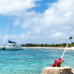 Plage tropicale et cocktail rafraîchissant